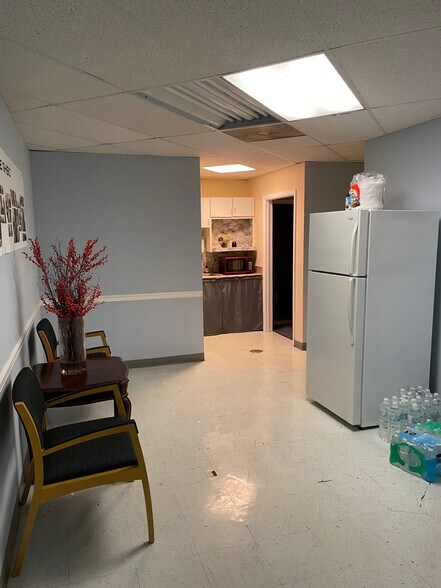 More Photos Of 660-670 Lincoln St, Portsmouth Unknown For Lease