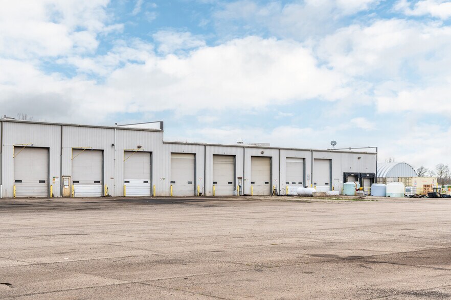 More Photos Of 106 Restoration Park Dr, Medway Service For Lease