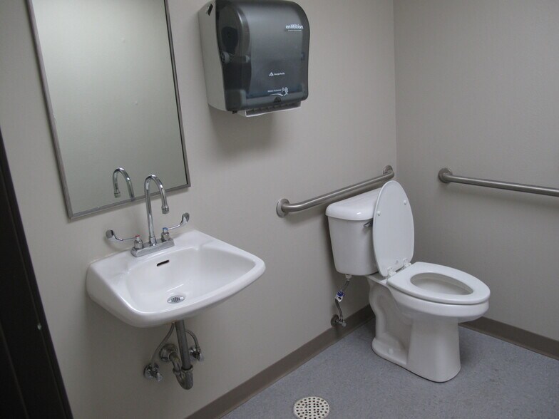 More Photos Of 531 N Portland Ave, Oklahoma City Warehouse For Lease