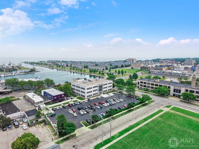 More Photos Of 600 52nd St, Kenosha Office For Lease