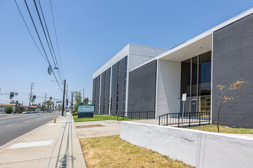 More Photos Of 8337 Telegraph Rd, Pico Rivera Medical For Lease