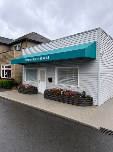 Primary Photo Of 2024 Madison St, Everett Office For Sale