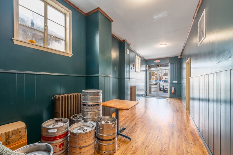 More Photos Of 30-32 Front St, Greenport Storefront Retail Residential For Sale