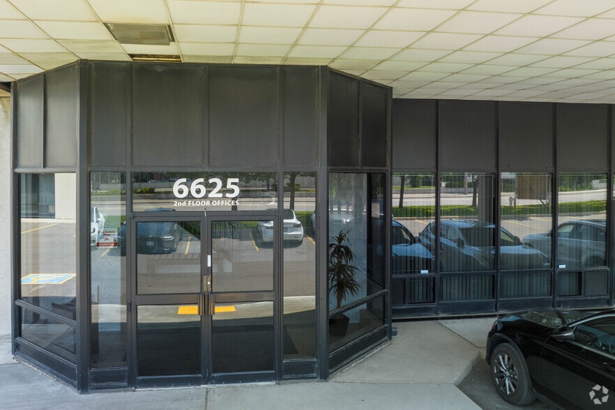 More Photos Of 6625 Tomken Rd, Mississauga Light Distribution For Lease