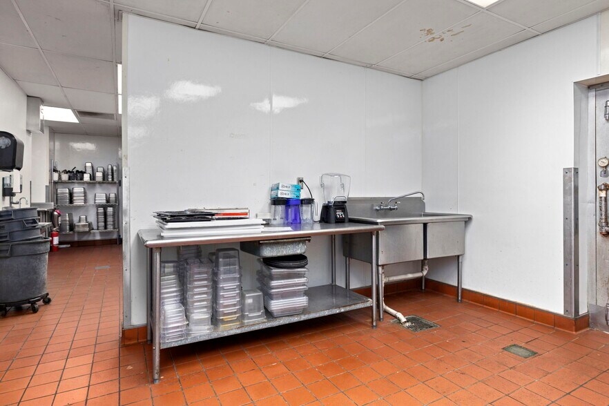 More Photos Of 250 Conicville Rd, Mount Jackson Hotel For Lease