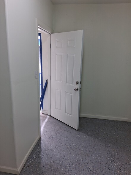 More Photos Of 1605 W Broadway Rd, Phoenix Warehouse For Sale
