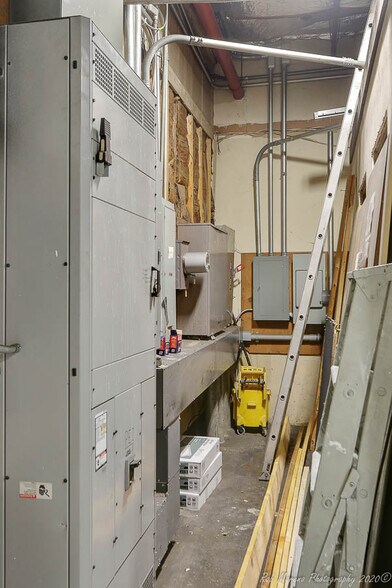 More Photos Of 17-19 Hayward St, Ipswich Manufacturing For Lease