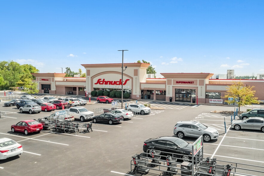 More Photos Of 60 Harvester Sq, Saint Charles Supermarket For Sale