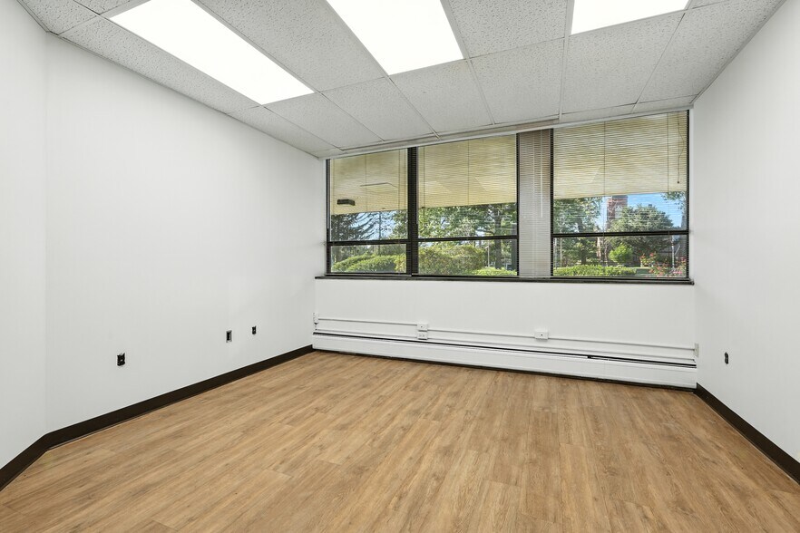 More Photos Of 117 Park Ave, West Springfield Office For Sale