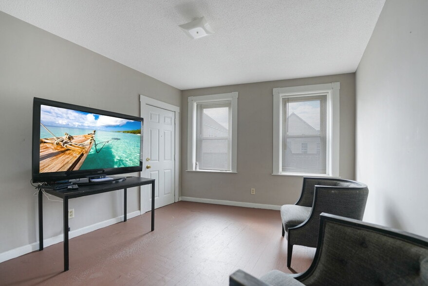 More Photos Of 110-114 County St, New Bedford Storefront Retail Residential For Sale