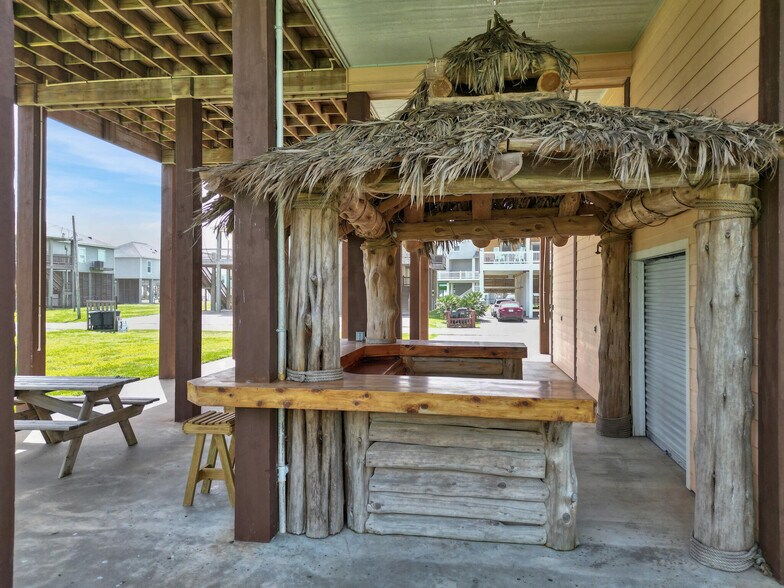 More Photos Of 944 Raymond, Crystal Beach Specialty For Sale