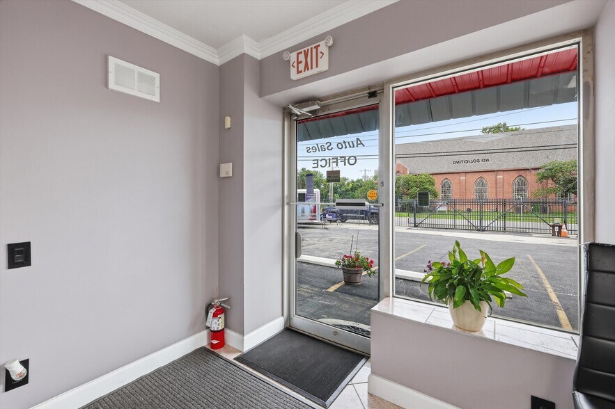 More Photos Of 7511 Leavenworth Rd, Kansas City Auto Repair For Sale