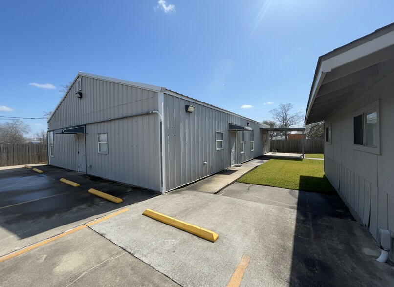 More Photos Of 4953 Big Lake, Lake Charles Office For Sale