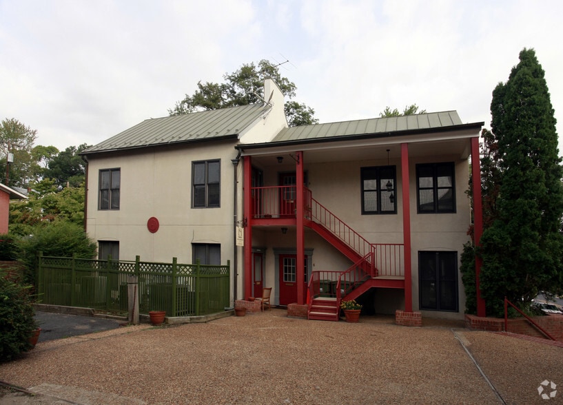 Primary Photo Of 107 W Federal St, Middleburg Office For Lease