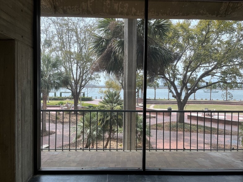 More Photos Of 916 Bay St, Beaufort Office For Sale