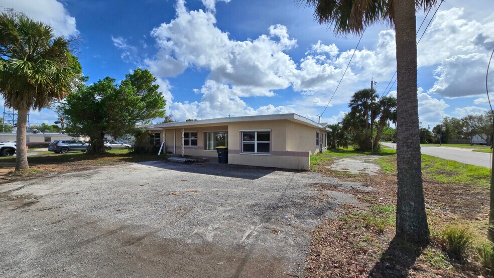 More Photos Of 415 Cooper St, Punta Gorda Flex For Sale