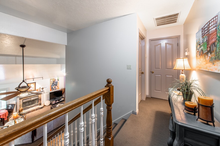 More Photos Of 29 Canyon View Dr, Springdale Hospitality For Sale