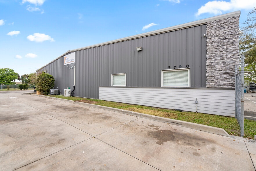 More Photos Of 7790 Industrial Rd, Melbourne Warehouse For Sale