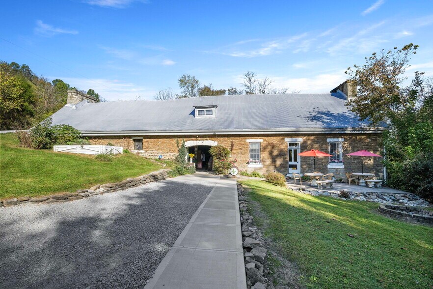 More Photos Of 4465 W Augusta Chatham Rd, Augusta Winery Vineyard For Sale