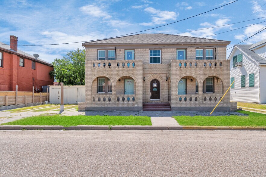 More Photos Of 915 8th St, Galveston Apartments For Sale