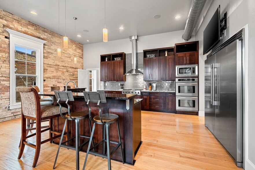 More Photos Of 408 Dousman St, Green Bay Storefront Retail Residential For Sale