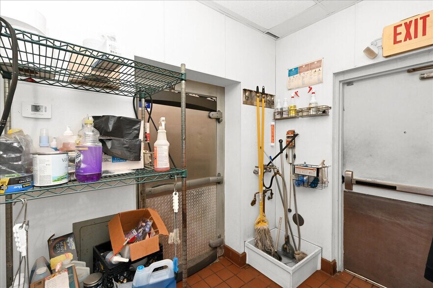 More Photos Of 812 Main St NE, Hanceville Fast Food For Sale