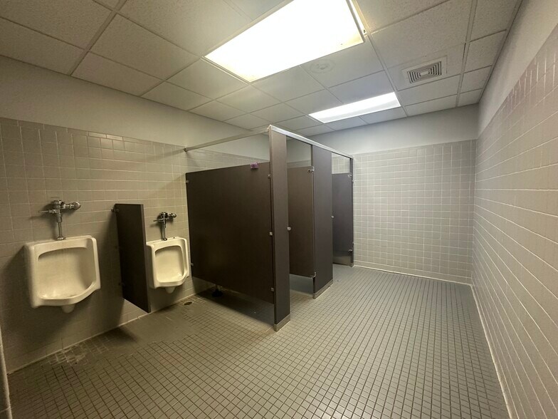 More Photos Of 645 Lucy Black Rd, Bolivar Office Residential For Sale