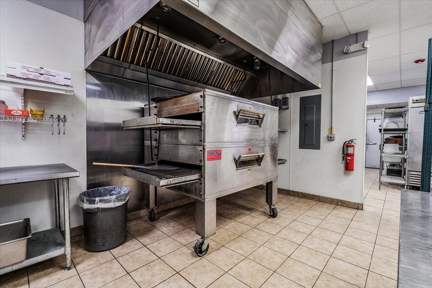 More Photos Of 3404 Main St, Homestead Storefront For Sale