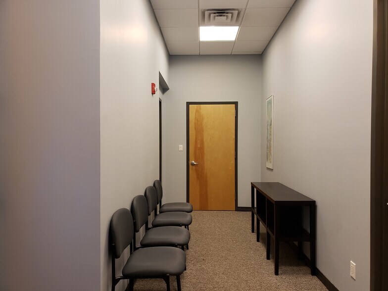 More Photos Of 51 Charles St, Mineola Office For Lease