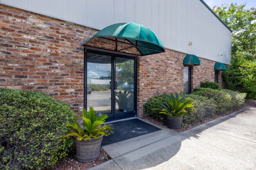 More Photos Of 141 Cort Rd, Columbia Warehouse For Lease