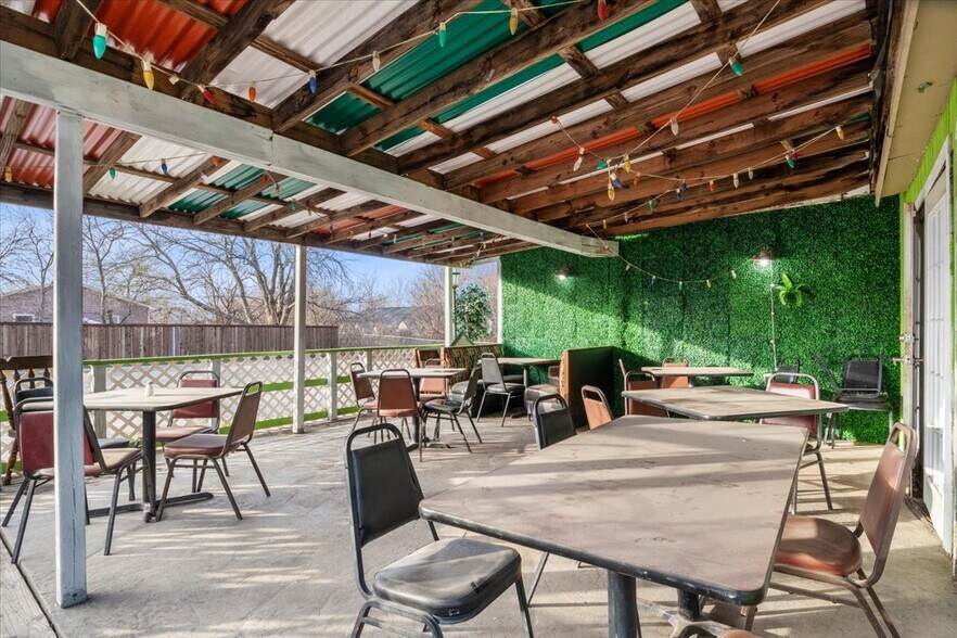 More Photos Of 495 Van Alstyne Pky, Van Alstyne Restaurant For Sale