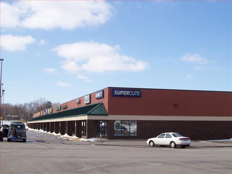 More Photos Of 1621 Leonard St NE, Grand Rapids Freestanding For Lease