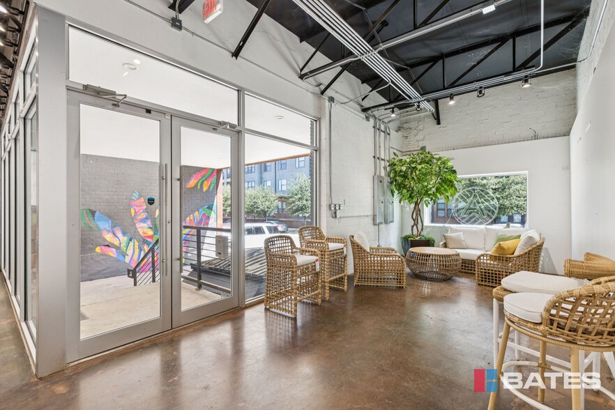 More Photos Of 1839 E Levee St, Dallas Light Distribution For Sale