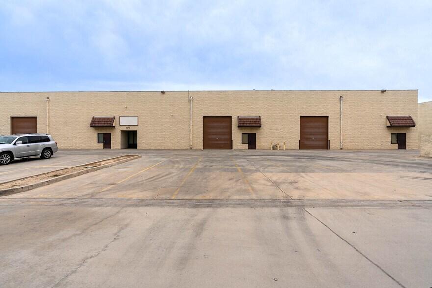 More Photos Of 39360 3rd St E, Palmdale Warehouse For Sale
