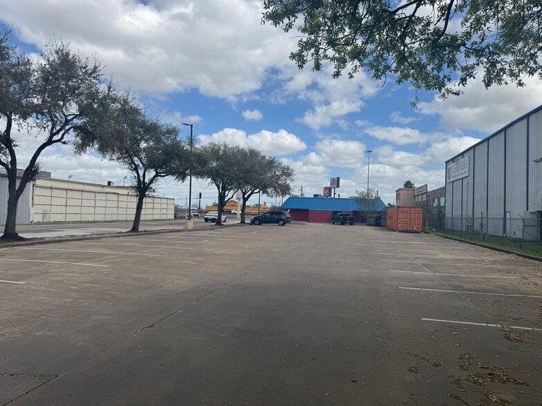 More Photos Of 9902 Gulf Fwy, Houston Restaurant For Sale