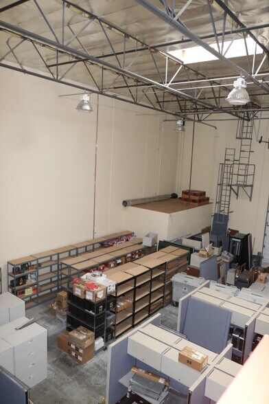 More Photos Of 2816 Columbia St, Torrance Light Distribution For Lease