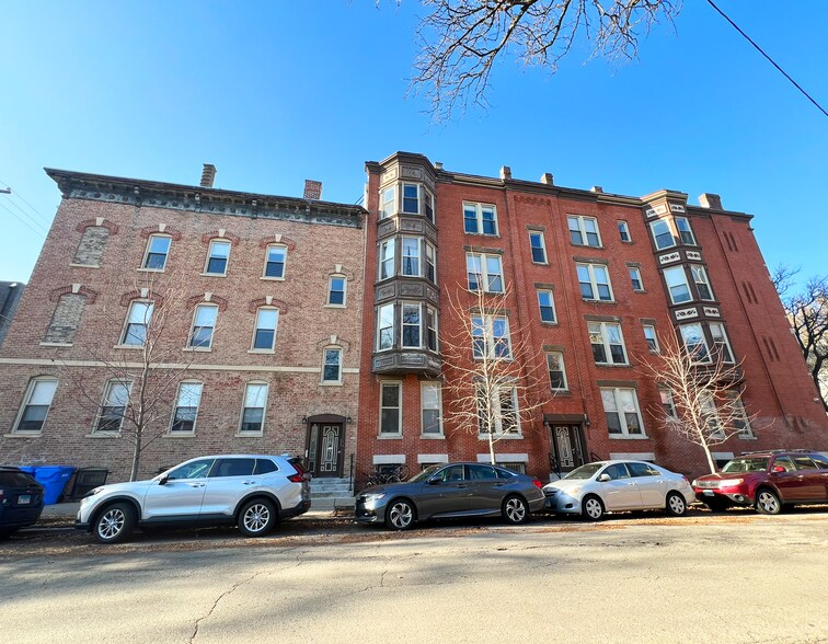 Primary Photo Of 1501 W Superior St, Chicago Apartments For Sale
