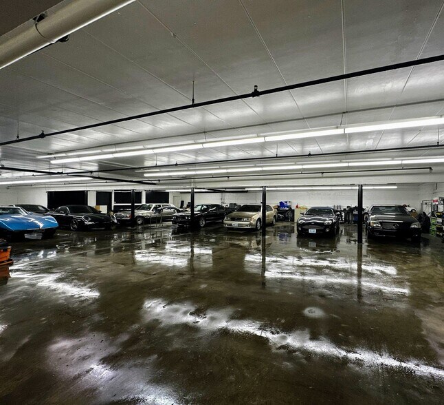 More Photos Of 40 Sonoma Ct, Providence Flex For Sale