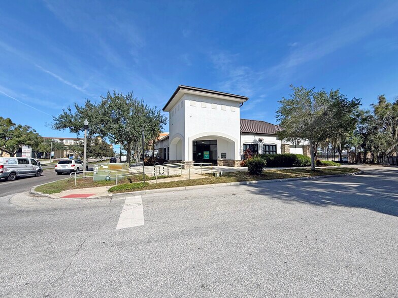 More Photos Of 450 S Orlando Ave, Maitland Bank For Lease