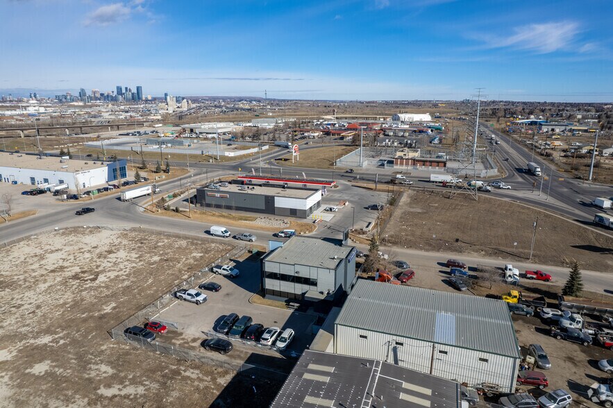 More Photos Of 2417 51st Ave SE, Calgary Office For Lease