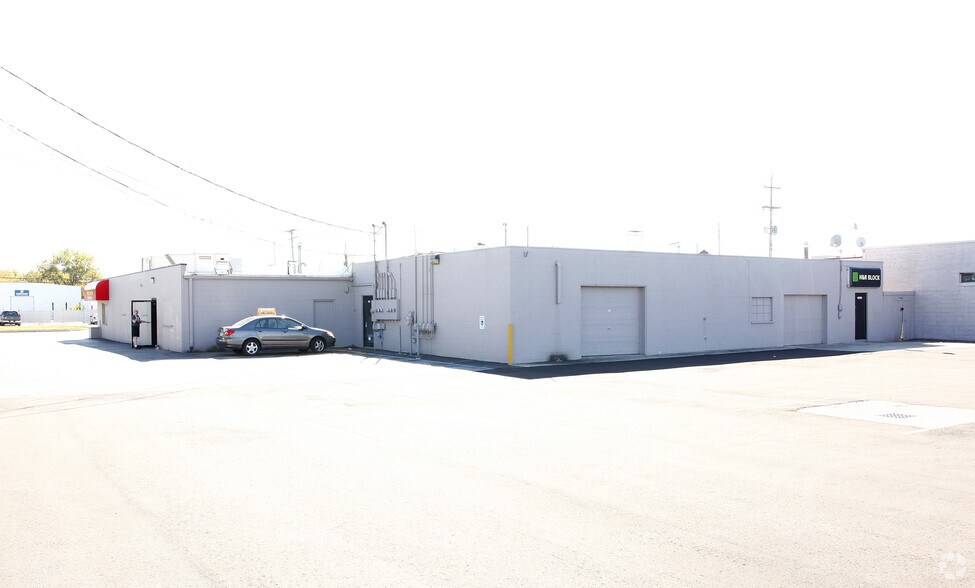More Photos Of 4930-4950 Gratiot Rd, Saginaw Freestanding For Lease