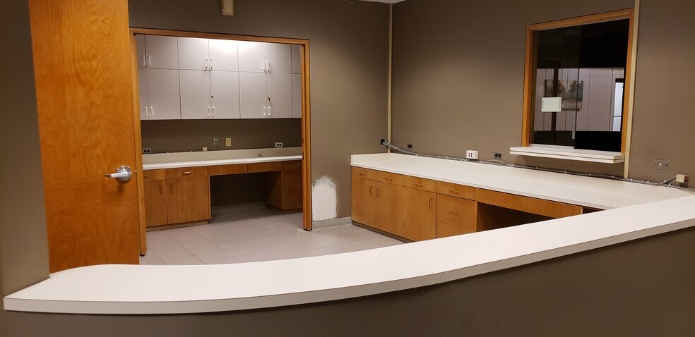 More Photos Of 1425 N McLean Blvd, Elgin Medical For Sale