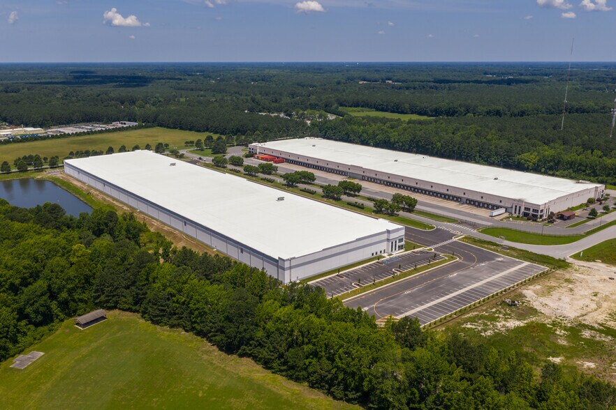 More Photos Of 301 Kenyon Rd, Suffolk Warehouse For Lease