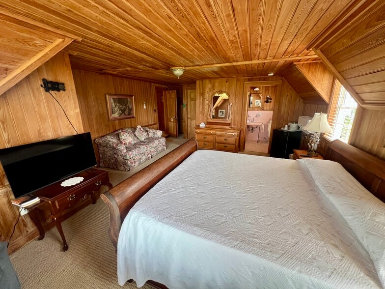 More Photos Of 155 Silver Lake Dr, Ocracoke Hospitality For Sale