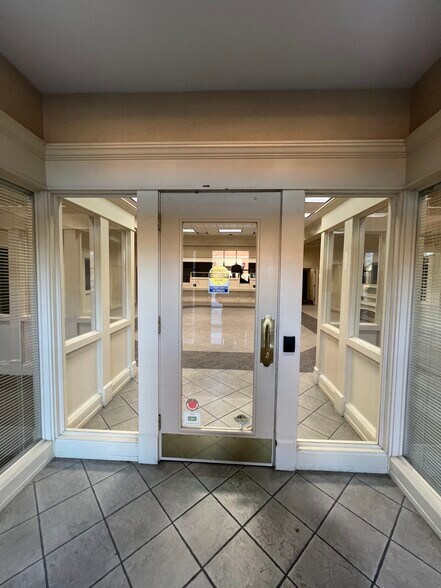 More Photos Of 6480 Milgen Rd, Midland Bank For Lease