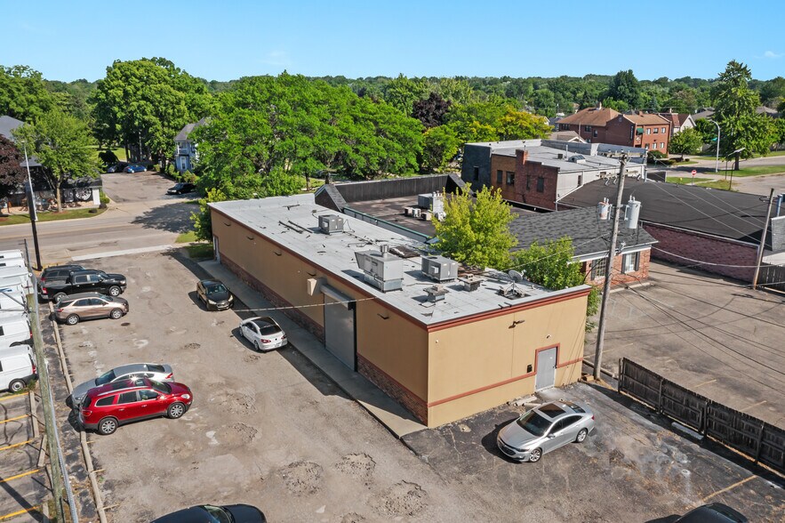 Primary Photo Of 192 S Main St, Mount Clemens Freestanding For Sale