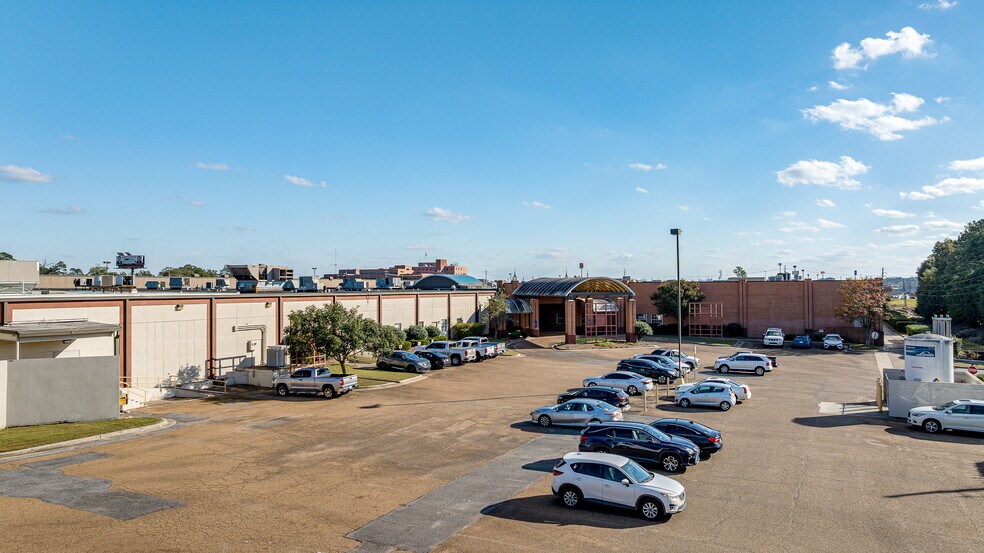 More Photos Of 102 Thomas Rd, West Monroe Medical For Sale