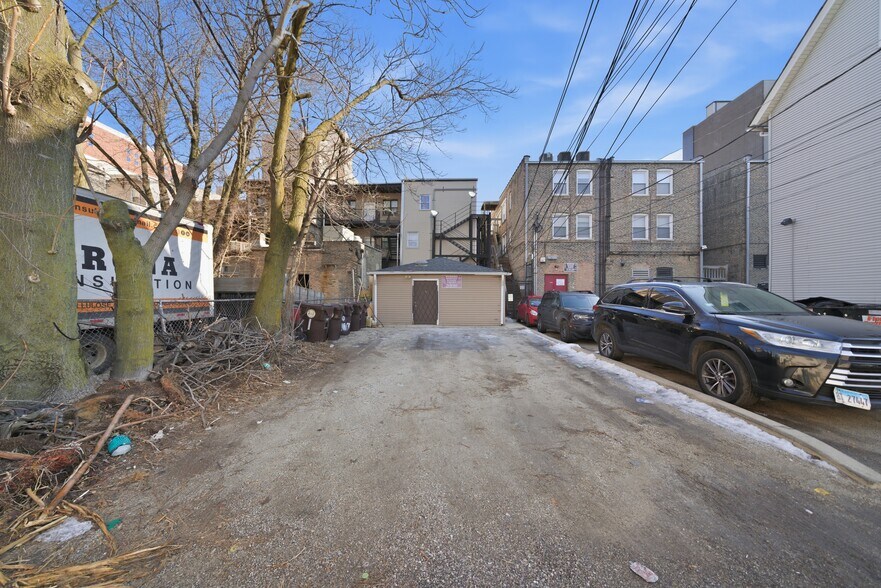 More Photos Of 3240 N Clark St, Chicago Apartments For Sale