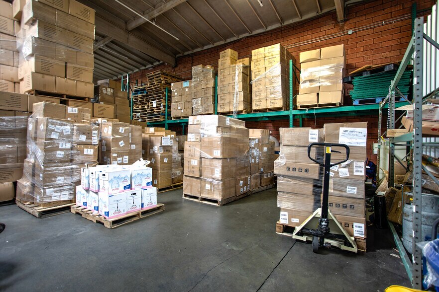 More Photos Of 567-575 N Midland Ave, Saddle Brook Warehouse For Lease