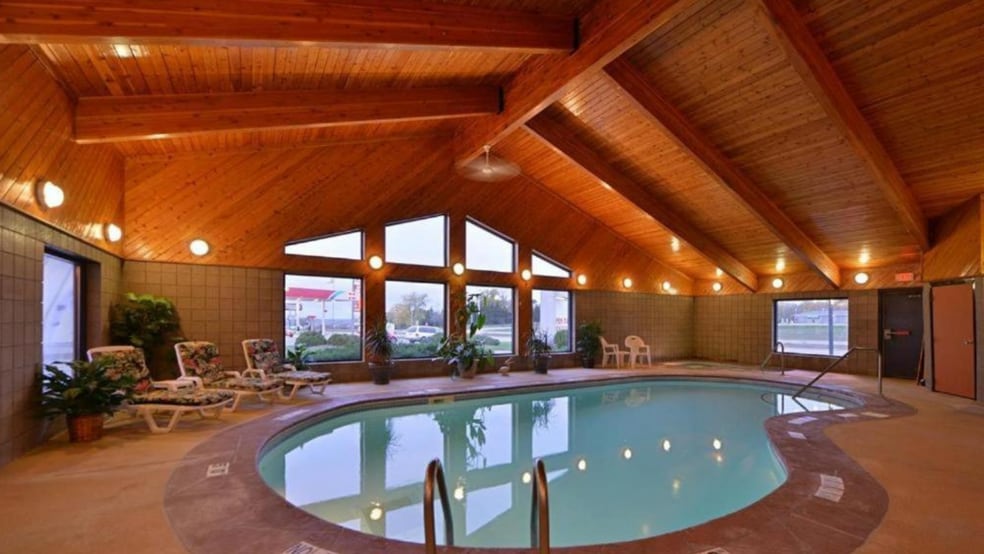 More Photos Of 340 County Road 21 S, Glenwood Hotel For Sale